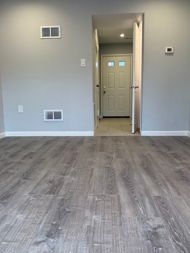 Building Photo - 238 Stevenson Square