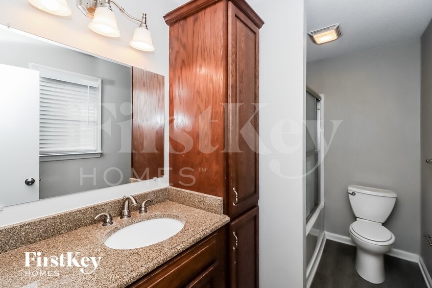 Building Photo - 4842 Greenwood Dr