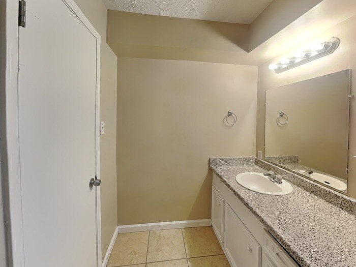 Building Photo - 17435 Bonnie Sean Dr