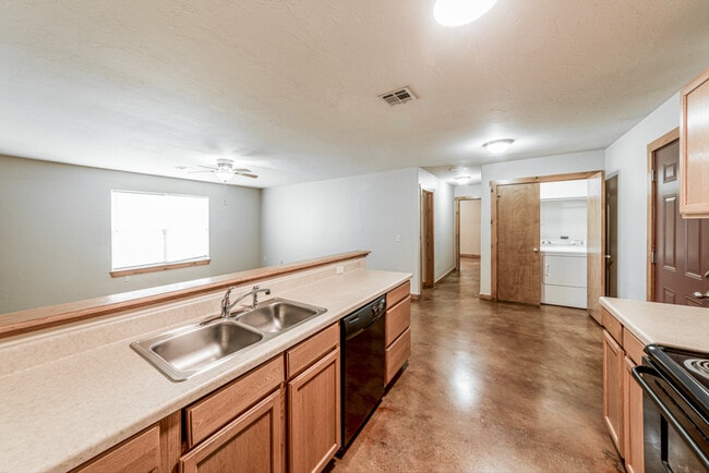 Building Photo - 2615 W 58th St