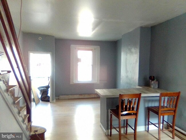 Primary Photo - 3110 Custer St