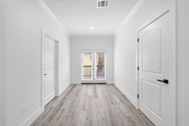 Building Photo - 5807 Texas St