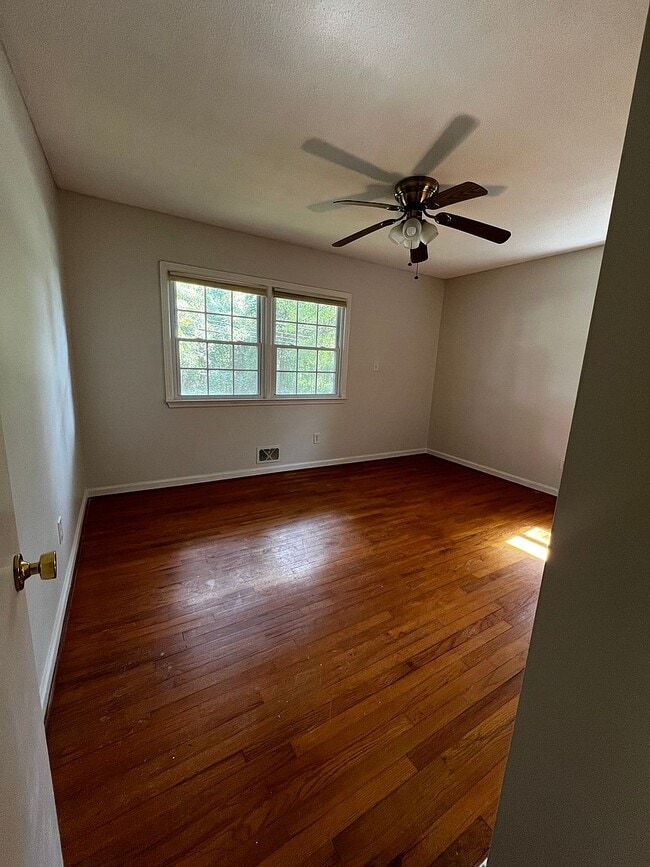 Building Photo - 109 Calton Dr