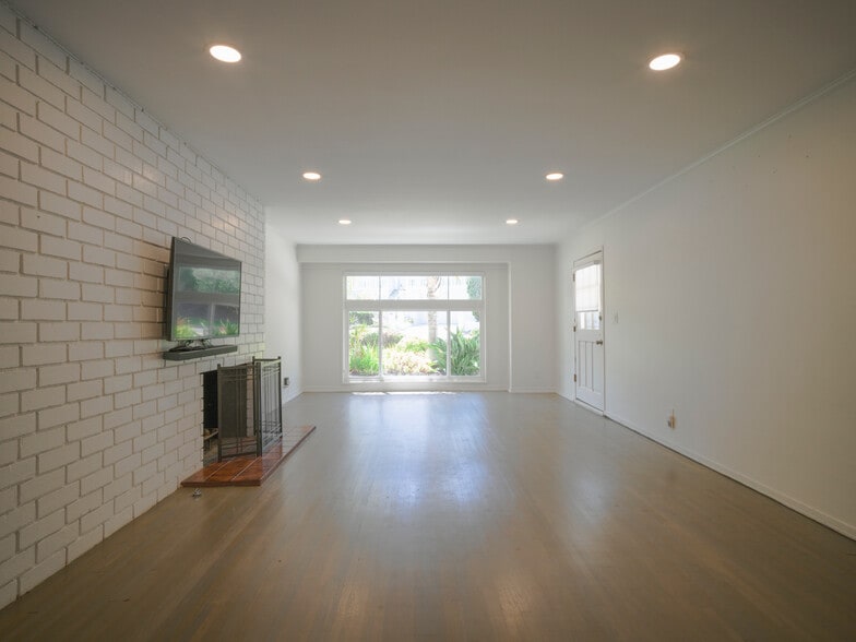 Building Photo - 505 Via del Monte