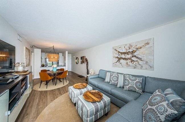 Building Photo - 6365 Bahia Del Mar Blvd S