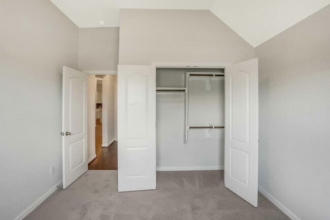 Building Photo - 335 Spinnaker Loop