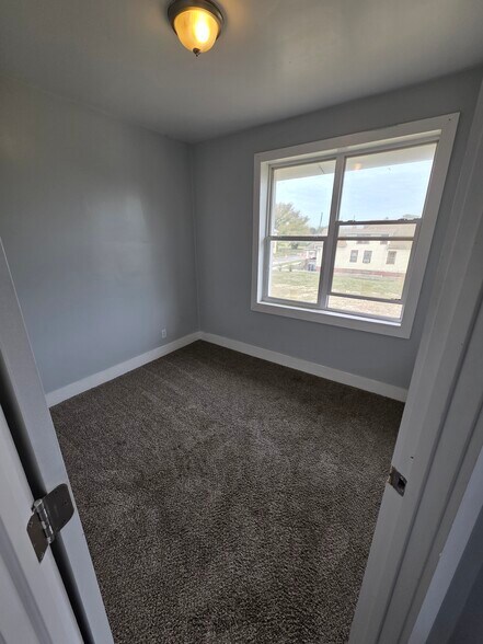 Middle Bedroom - 7061 Elmhurst St