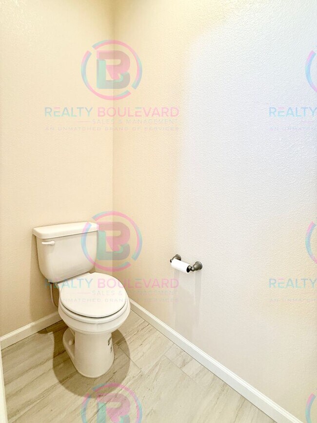 Building Photo - Modern Comfort and Convenience: Stylish 2-Bedroom 2.5 Bathroom Condo in Carson City