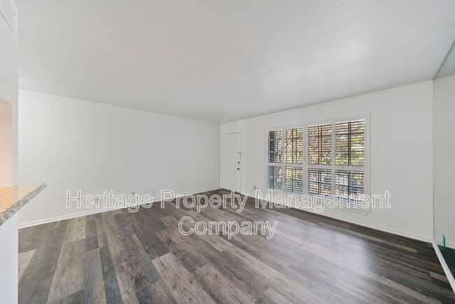 Building Photo - 8401 N New Braunfels Ave