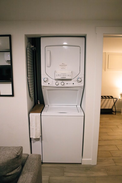 Building Photo - 3805 E 11th St