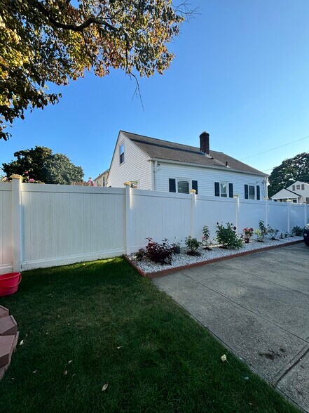 Building Photo - 41 Aldine St