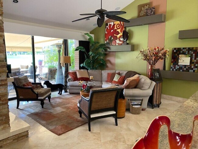 Building Photo - 3 Bedroom Condo for rent in Palm Desert, CA