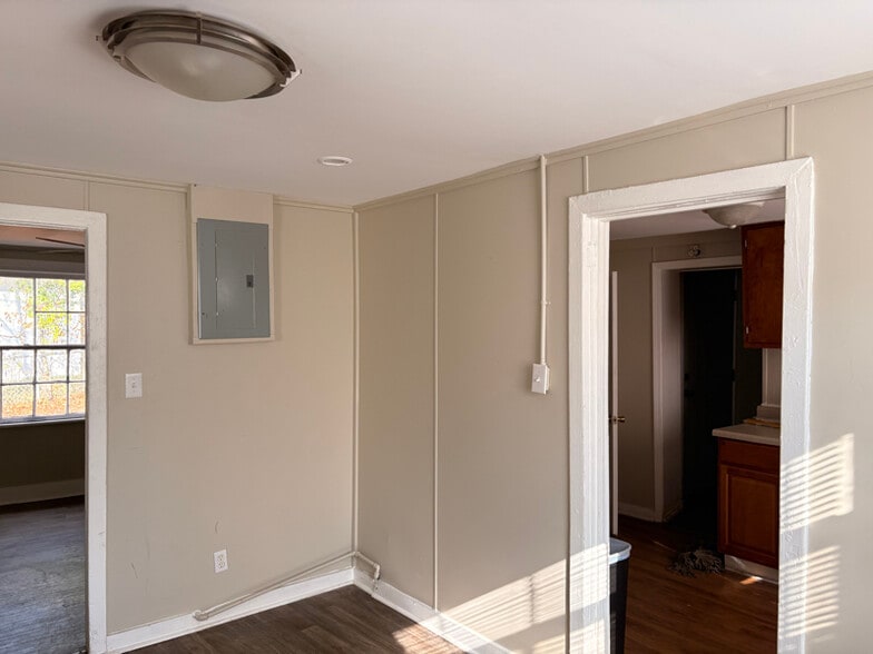 Primary Photo - 1256 Bailey Ave