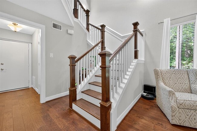 Building Photo - 9400 Doliver Dr