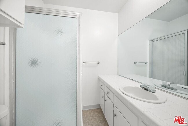 Building Photo - 5400 Newcastle Ave