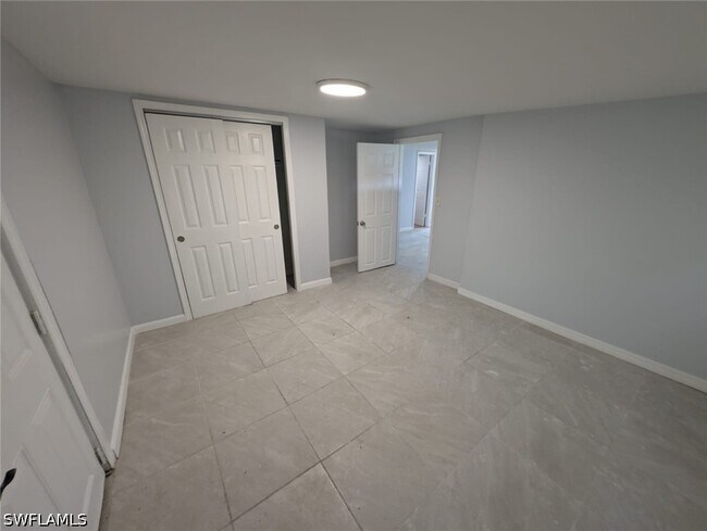 Building Photo - 111 E Palmetto Ln