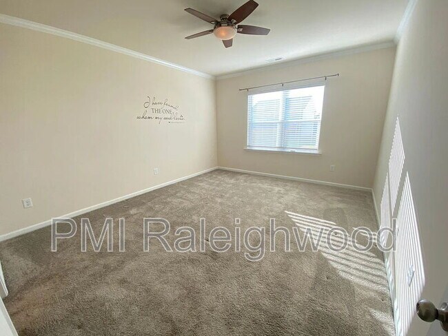 Building Photo - 2124 Fox Chapel Pl