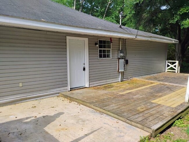 Building Photo - Single Family
