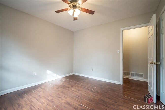 Building Photo - 275 Brookstone Dr