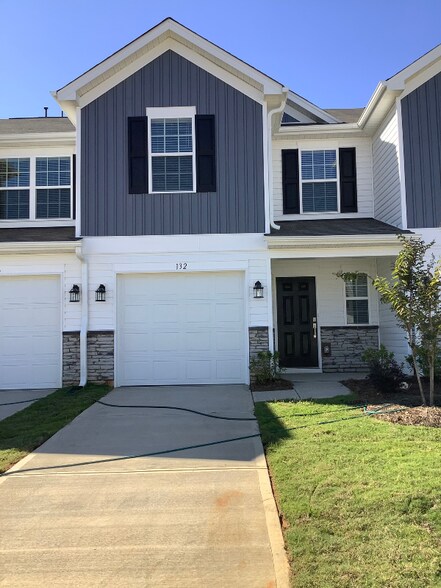 Building Photo - 132 Plumtree Ct