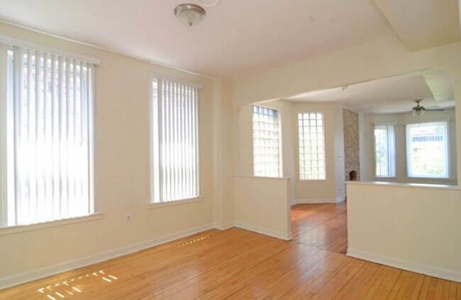 Building Photo - 2519 N Francisco Ave