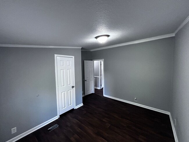 Building Photo - Large modular home four bedroom in Mt. Jul...