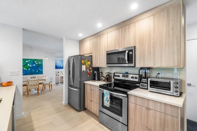 Building Photo - 5903 N Ocean Blvd