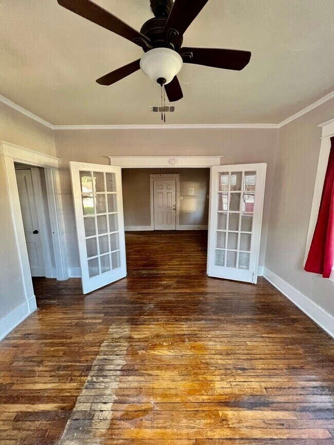 Building Photo - Historic Home 4 Bedroom