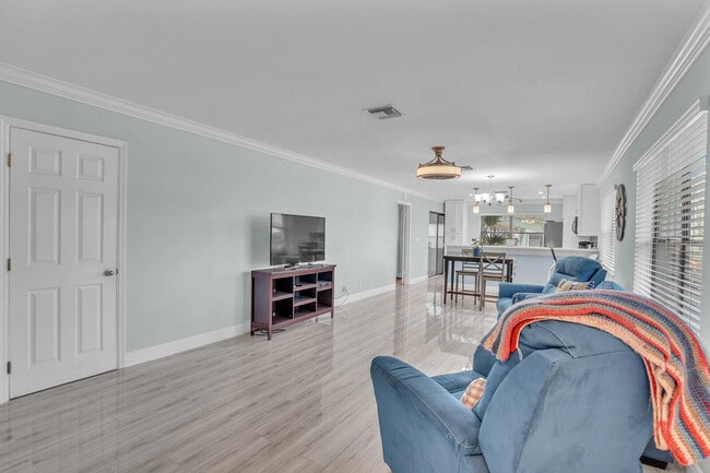 Building Photo - 1737 Palmland Dr