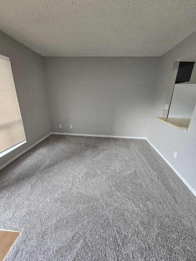 Building Photo - 1 Bedroom 1 Bathroom Apartment!
