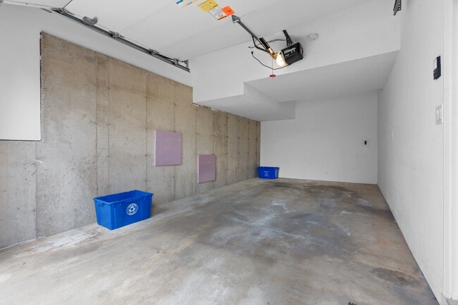 Building Photo - 179 Littleton Rd