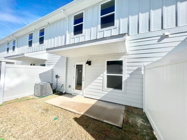 Building Photo - 22 Redbird Lp