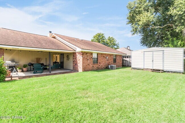 Building Photo - 215 Sleepy Hollow Dr