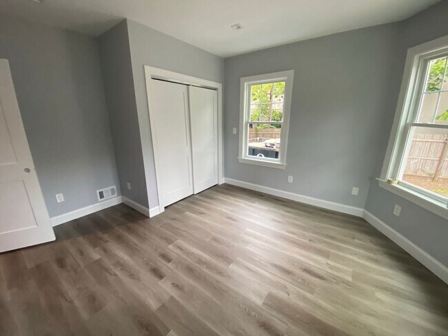 Building Photo - 52 Garfield Ave