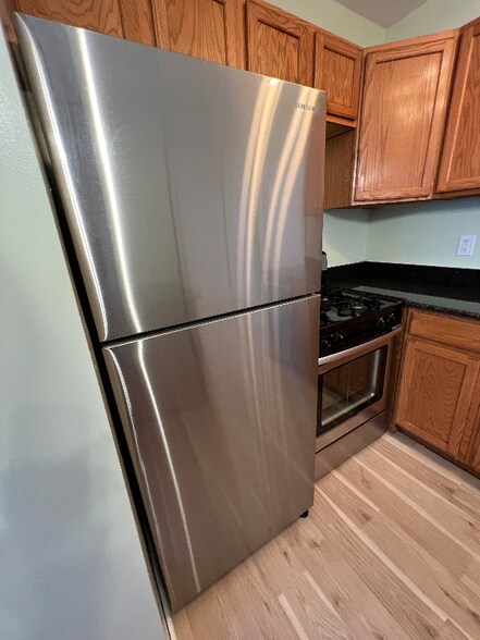 Building Photo - 81-83 America St