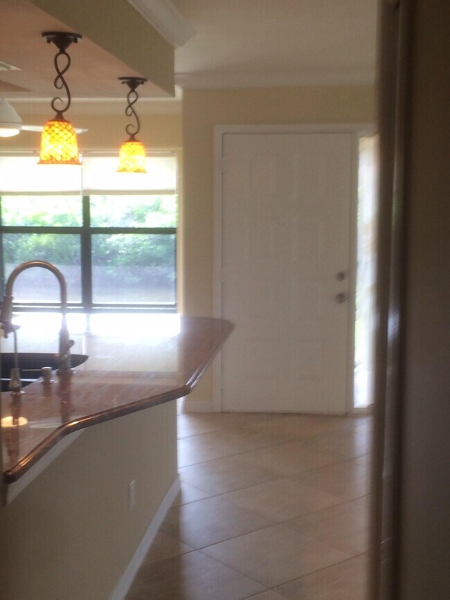 Building Photo - 950 S Kanner Hwy