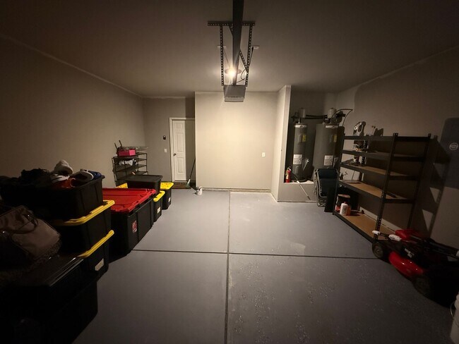 Building Photo - 5 BEDROOMS