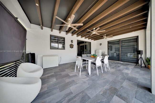 Building Photo - 1550 SW 89th Ct