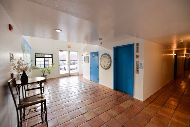 Building Photo - 3830 Avenida Del Presidente