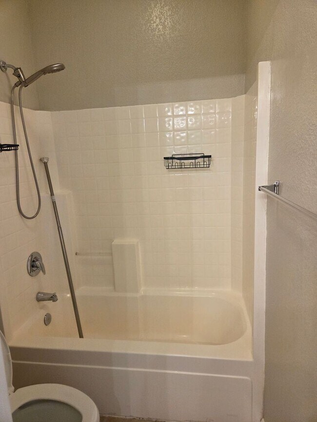 Building Photo - Cobble Hills Community - 3 Bdrm, 2 Bath