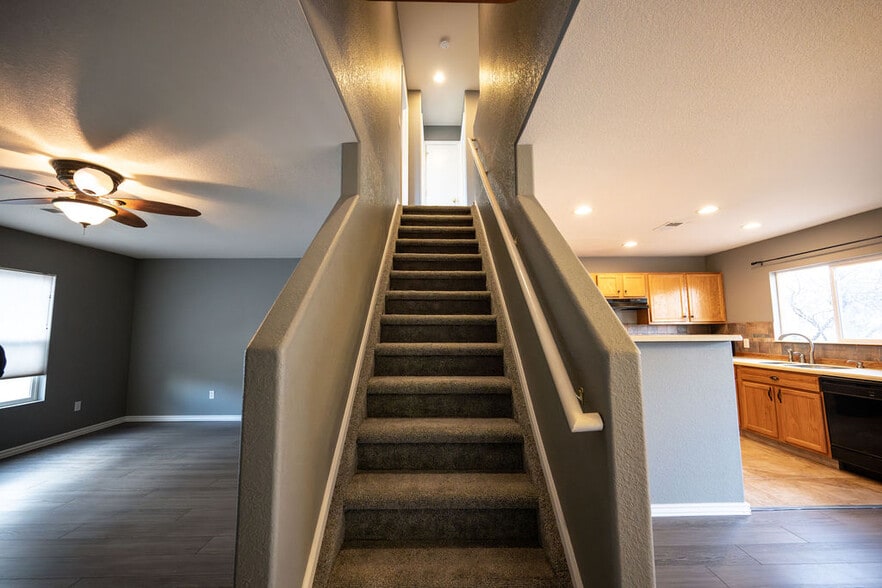 Building Photo - 350 Plowman Ct