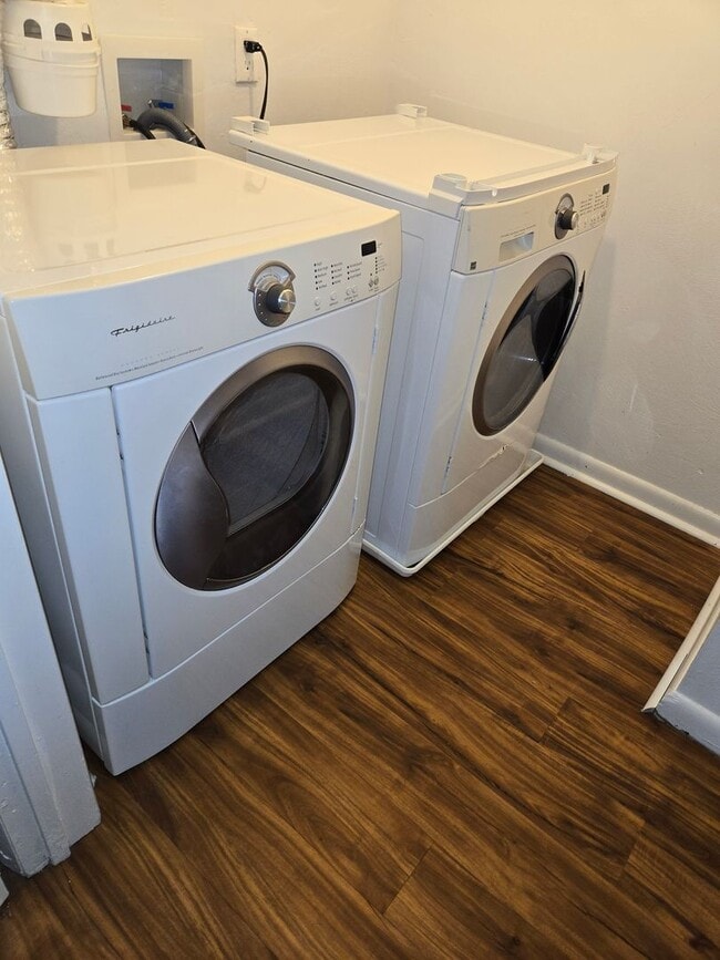 Building Photo - Move In Ready!!