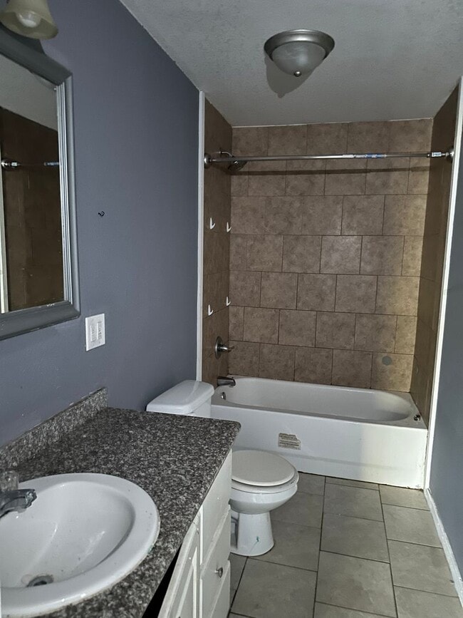 Building Photo - 1619 Cherry St