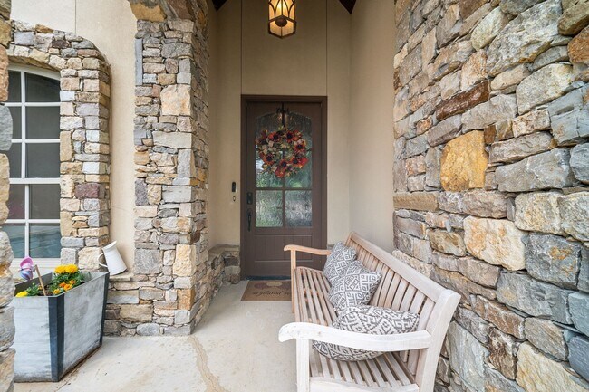 Building Photo - Stunning 5 bedroom 4.5 bath in Stonebrooke Glenn