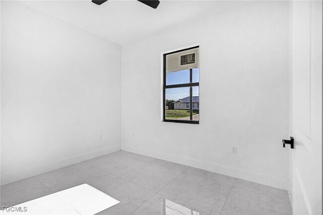 Building Photo - 602-604 SW 8th Pl