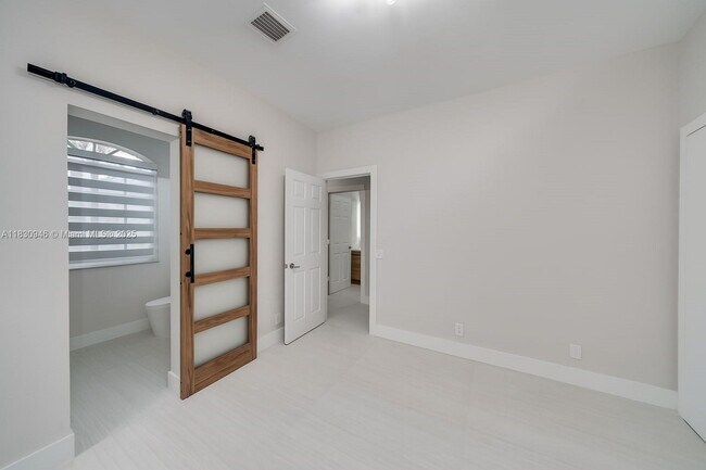 Building Photo - 1212 Camellia Ln