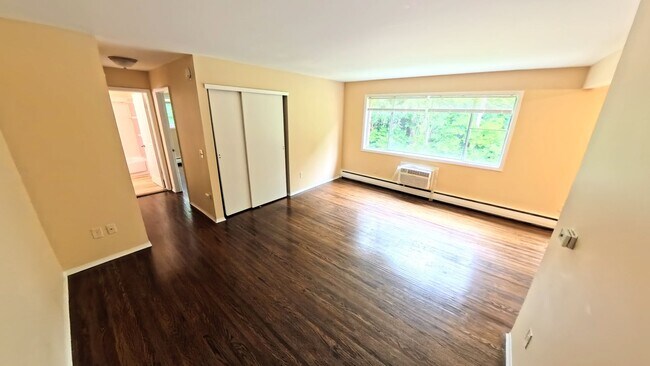 Building Photo - 146 Woodhill Dr