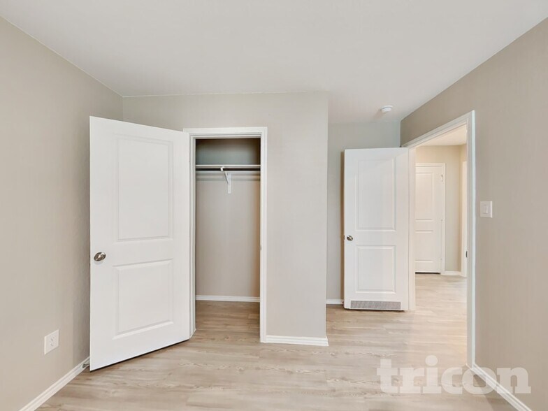 Building Photo - 10246 Devon Wheel St