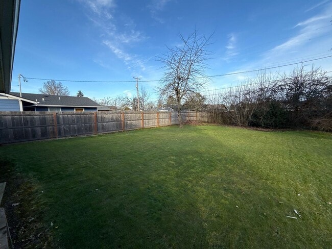 Building Photo - 1215 NW 11th St