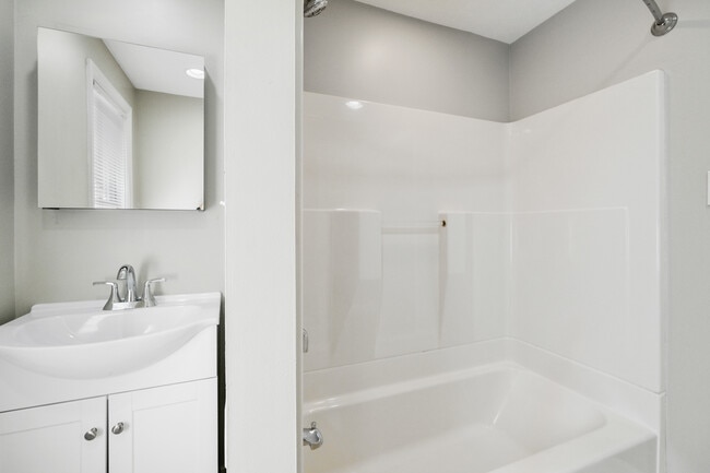 Bath - 1939 Fairland St